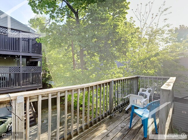 Building Photo - No Brokers Fee, Desirable BU Location, Walk to School, Wat-in Kitchen, Dishwasher, Deck, Laundry ...