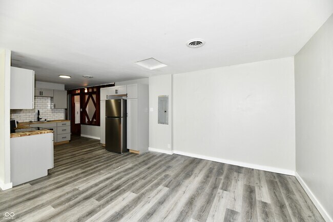 Building Photo - 3550 Eisenhower Dr