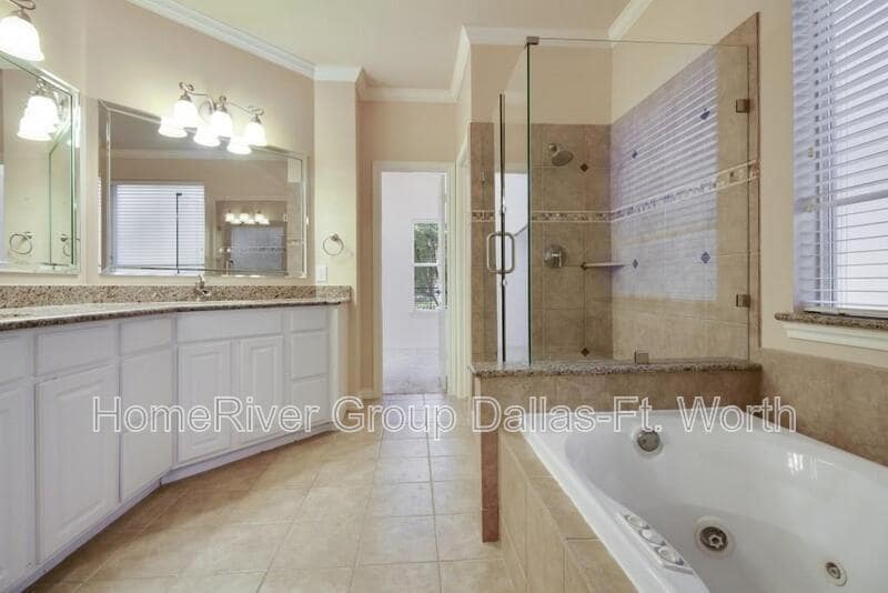Building Photo - 2527 Windgate Dr