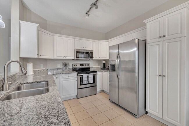Building Photo - Spotless 3BR/2.5BA townhome minutes from West End, Downtown Nashville!