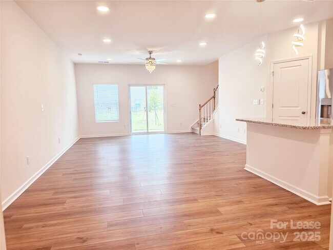 Building Photo - 2744 Yeager Dr NW