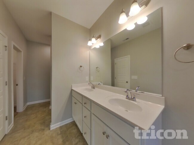 Building Photo - 912 Stokewood Pl