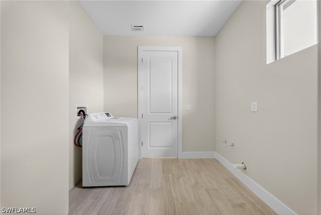 Building Photo - 1206 Moore Ave