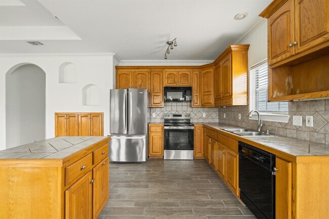 Building Photo - 104 Painted Rock