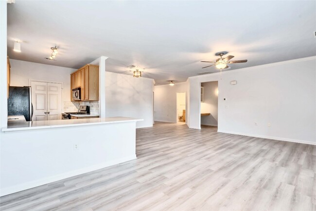 Building Photo - 2900 S Lakeline Blvd