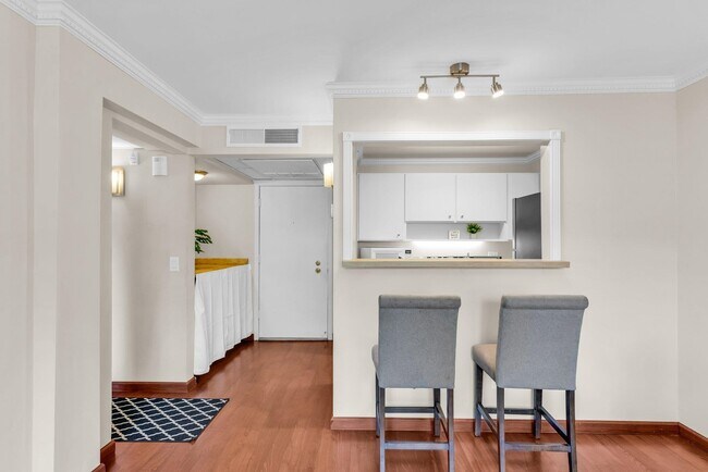 Building Photo - 470 N Civic Dr