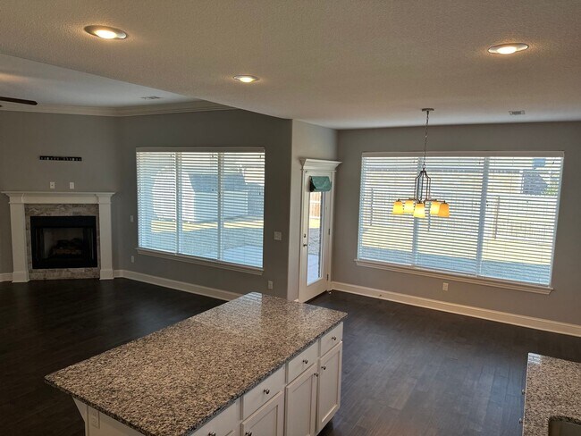 Building Photo - Available Now! Modern 3-Bedroom, 2-Bathroom Home in Legendary Subdivision near Shaw Elementary