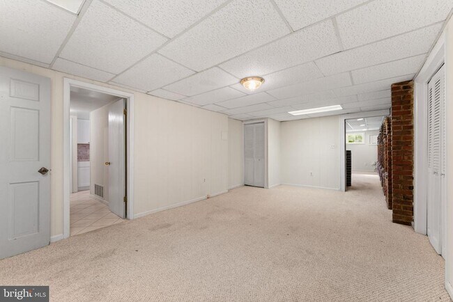 Building Photo - 9 Snug Hill Ct