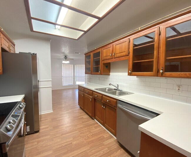 Building Photo - 1303 Falcon Trl