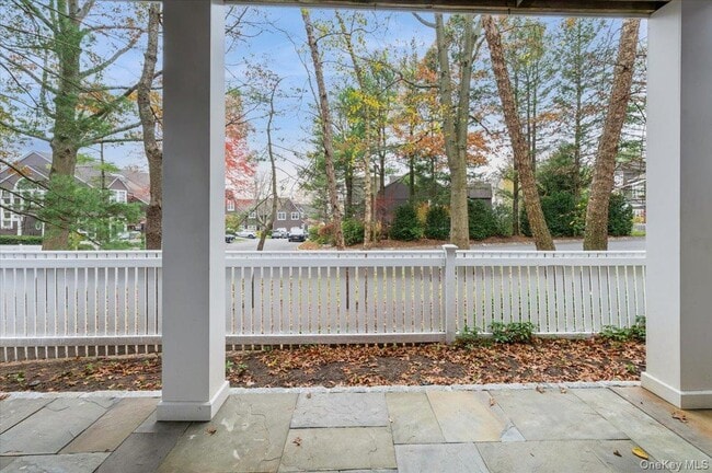 Building Photo - 10 Old Jackson Ave