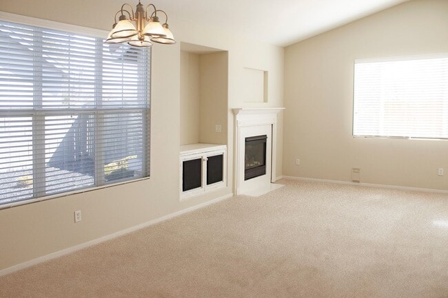 Building Photo - 3 Bed 2 Bath 55+ community of Miners Villa...