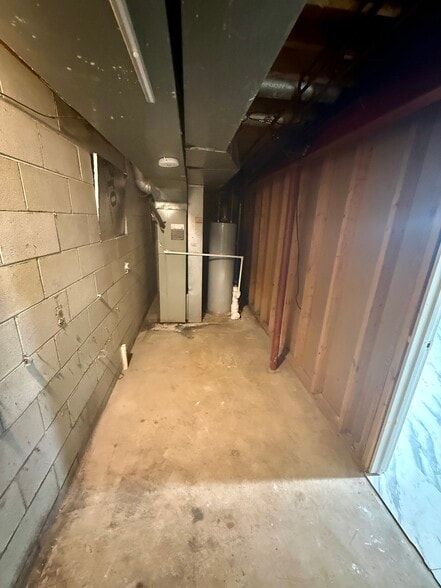 Building Photo - 5584 Chatford Dr