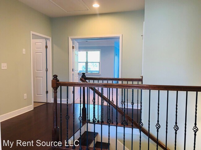 Building Photo - 3 br, 2.5 bath House - 2537 Josselyn Lane SE