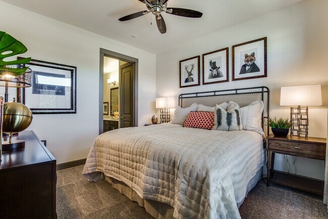 Building Photo - Get the Space You Want & 6 Weeks FREE!