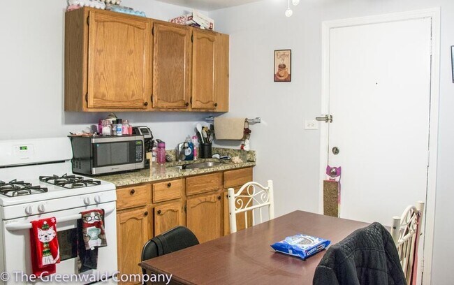 Building Photo - 839 N Sacramento Blvd