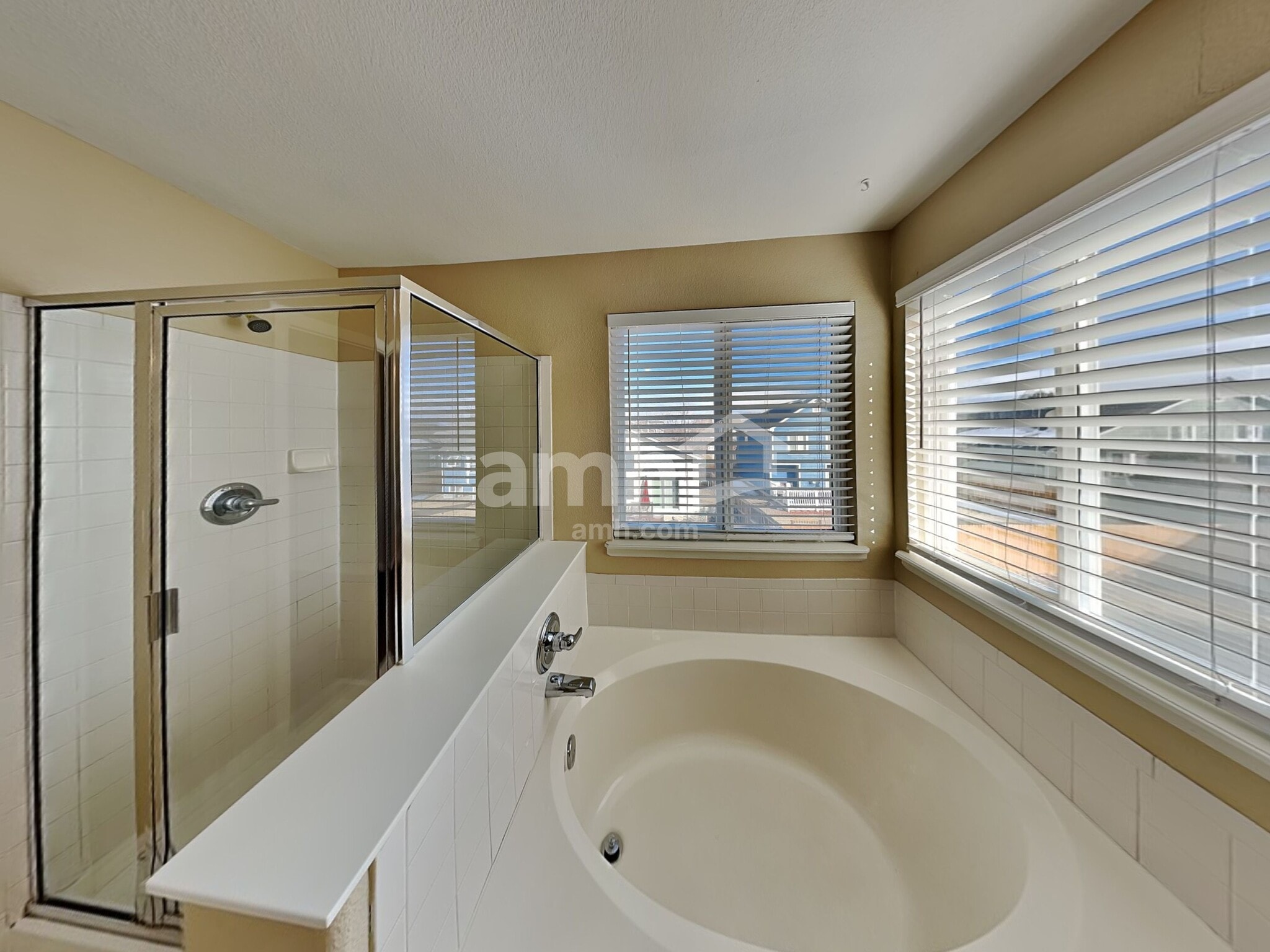 Building Photo - 2320 S Gibralter Way