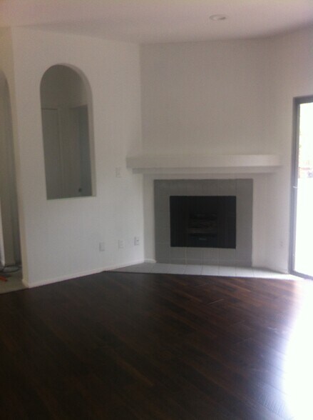 Building Photo - 930 S Venice Blvd
