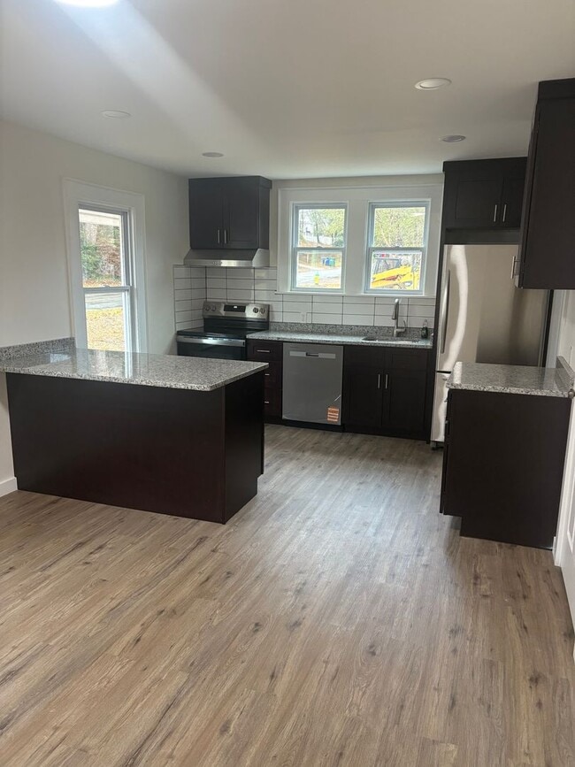 Building Photo - Newly remodeled house available now!