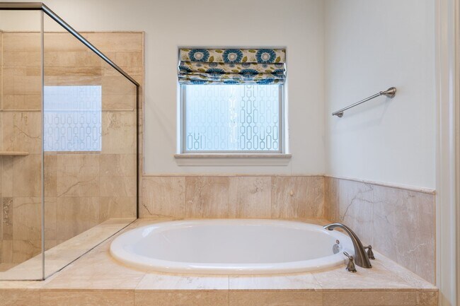 Building Photo - 1103 Summer St