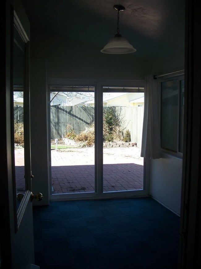 Building Photo - 251 E. Gloucester Cir