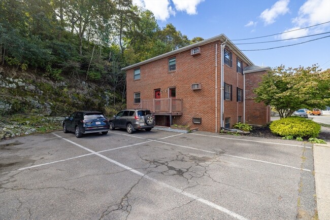 Building Photo - 51 Lynde St