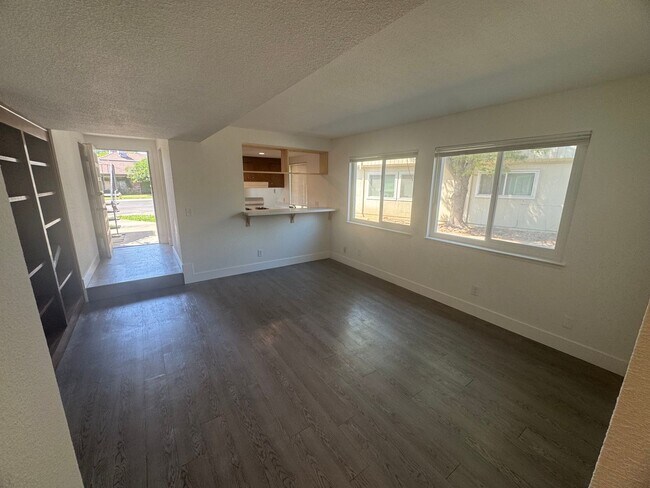 Building Photo - 2340 Villanova Cir