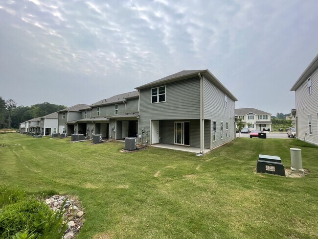 Building Photo - 3 Bedroom 2.5 Bath Town home