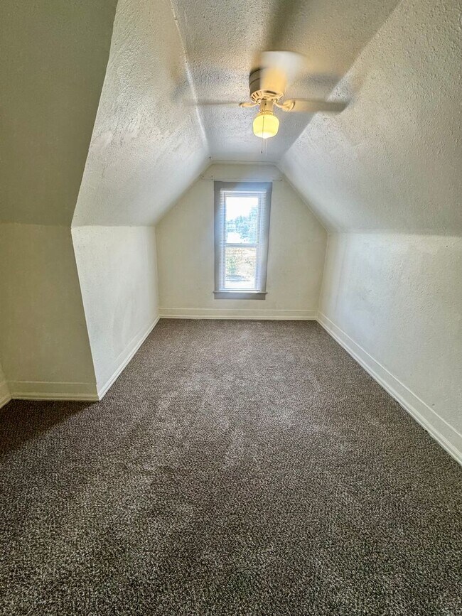 Building Photo - E. Brookside- 126