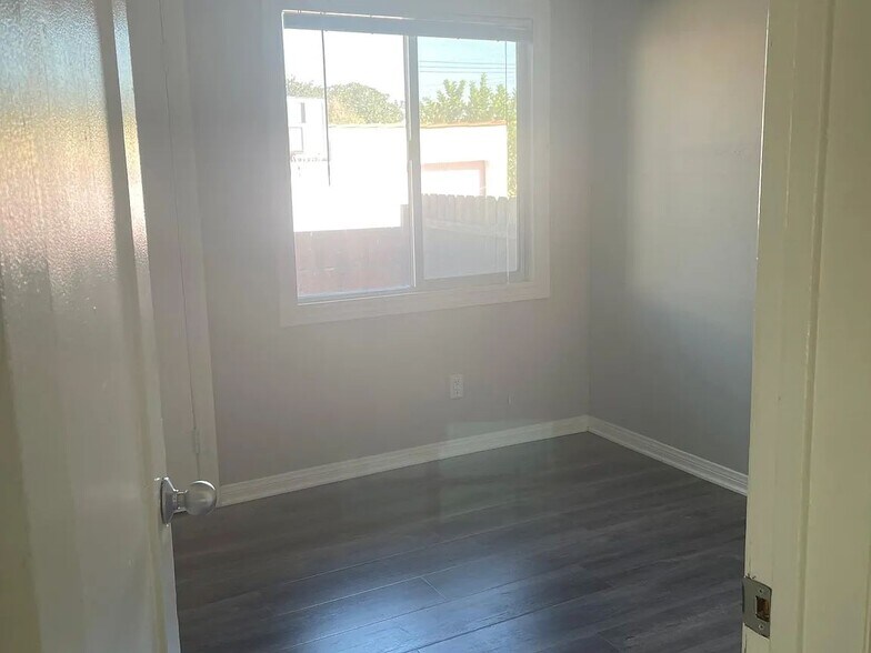 Building Photo - 1111 Blake Ave