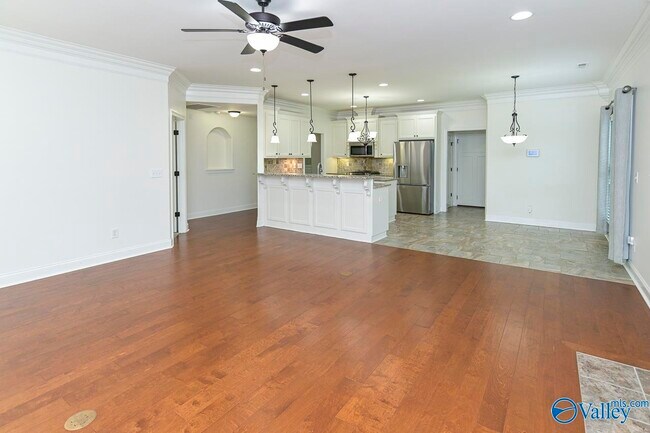 Building Photo - 161 Huntsmen Lane