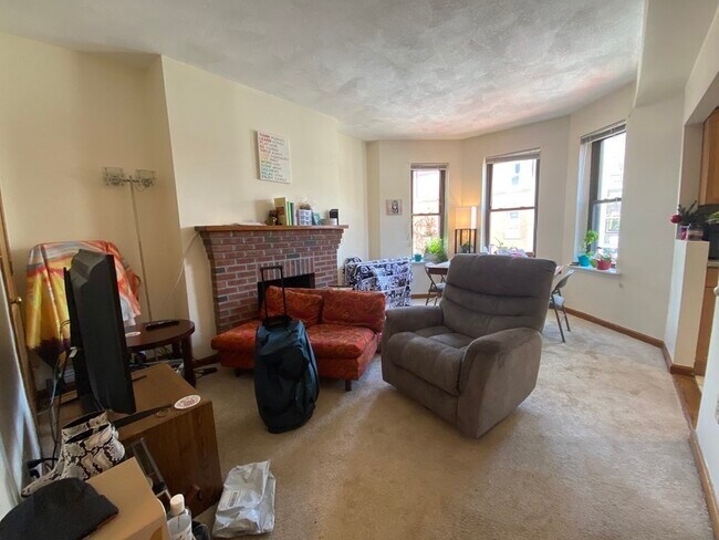 Building Photo - 52 Gainsborough St