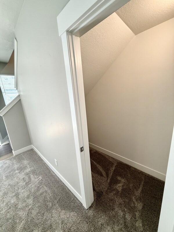 Building Photo - 1063 S 2560 E