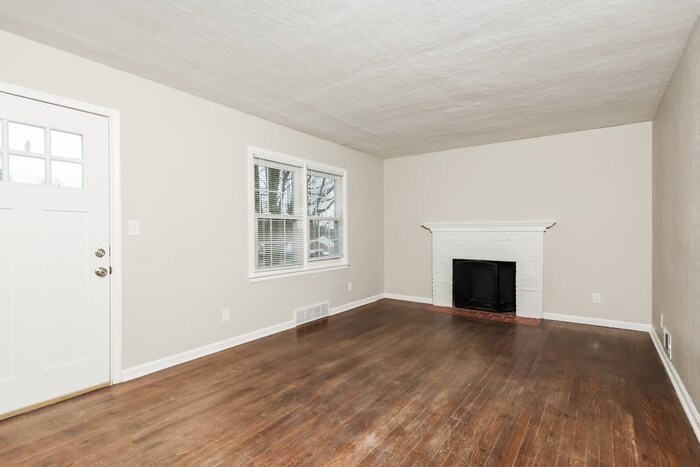 Building Photo - 1075 Meadow Dr