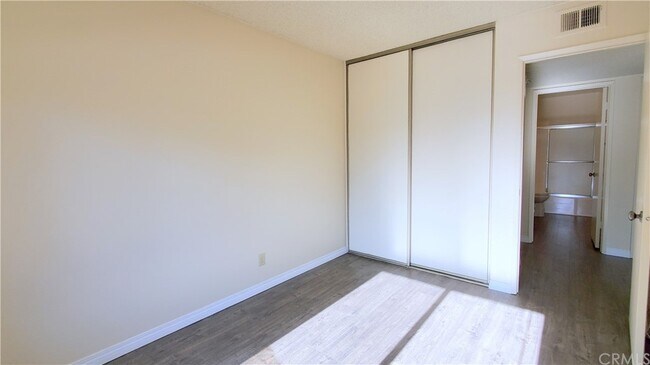 Building Photo - 719 Briarwood Ln