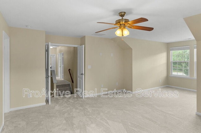 Building Photo - 729 Creekwood Dr