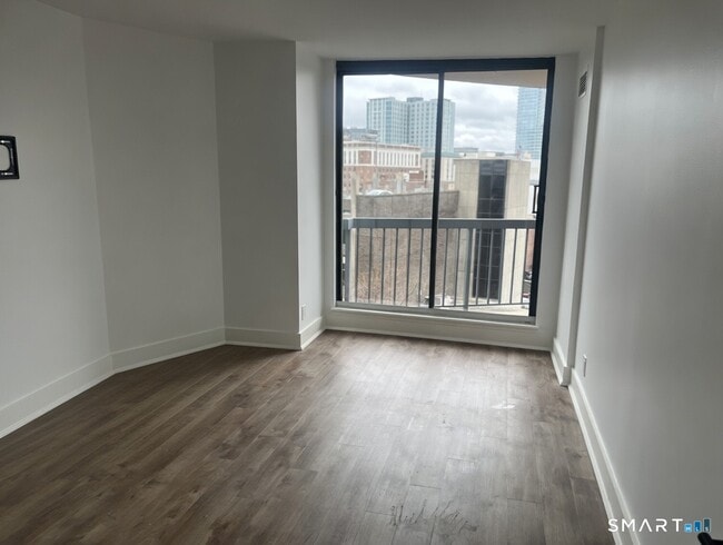 Building Photo - 25 Forest St