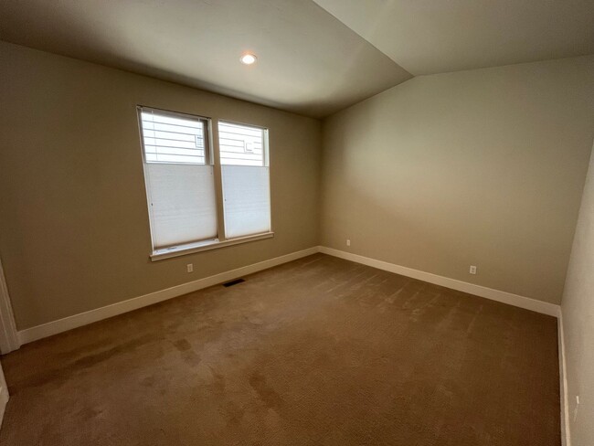 Building Photo - Single Level Home in Unique Bend Neighborhood