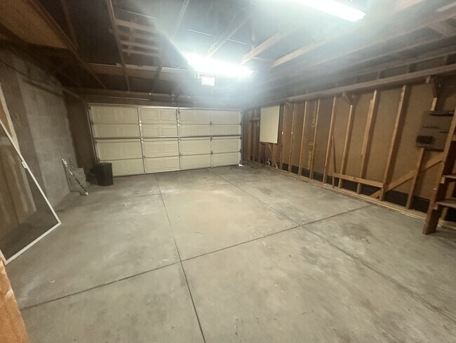 Building Photo - 12191 E Florida Dr