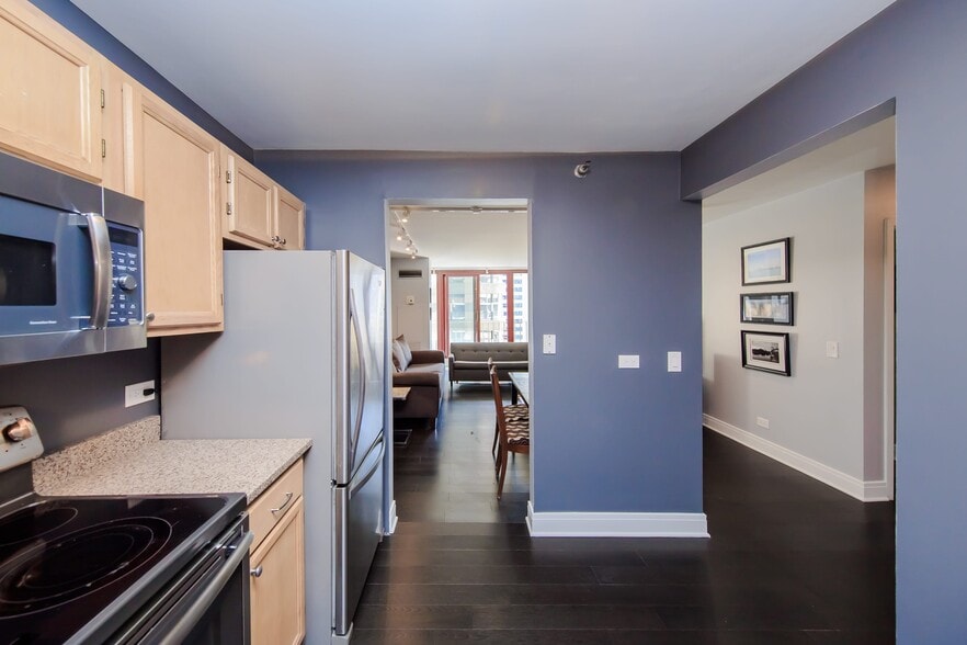 Kitchen - 200 N Dearborn St