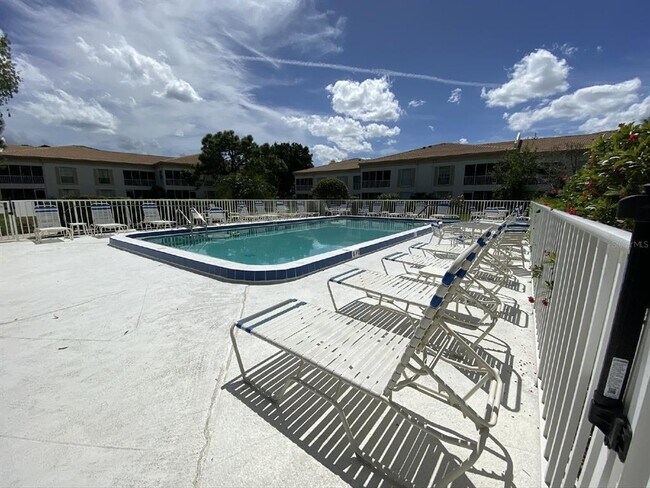 Building Photo - 5262 Wedgewood Ln