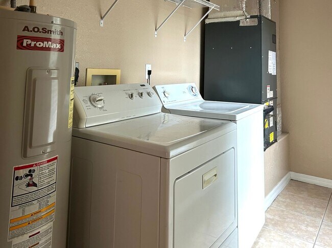 Building Photo - R# 5900-P