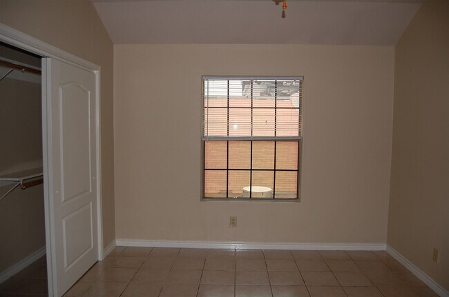 Building Photo - 505 Shiloh Dr