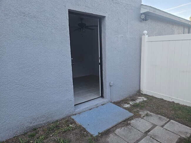 Building Photo - 3985 Andover Cay Blvd