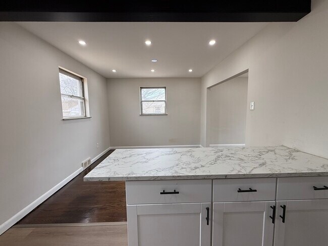 Building Photo - 36 Collins Ln