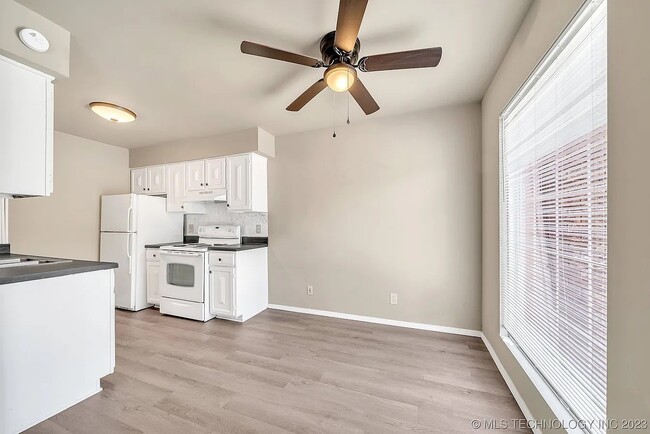 Building Photo - 6806 S Toledo Ave