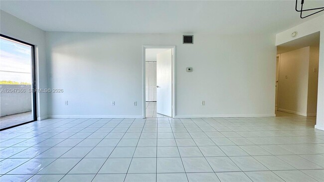 Building Photo - 130 S Shore Dr