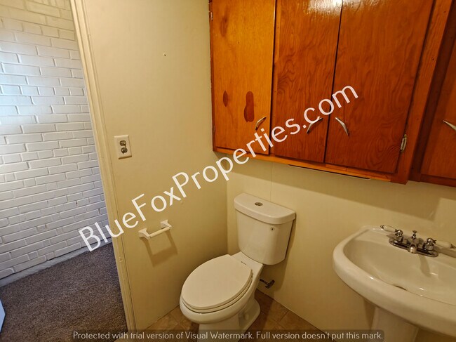 Building Photo - 907 E Weymouth St