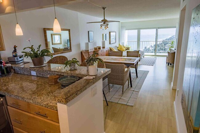 Building Photo - 1021 Hillsboro Mile