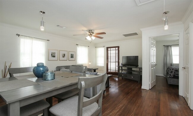 Building Photo - 4331 Marina St