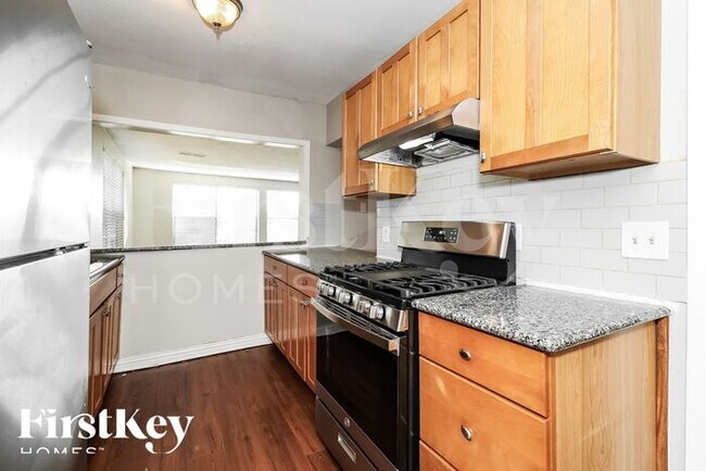 Building Photo - 3205 Hanover Dr